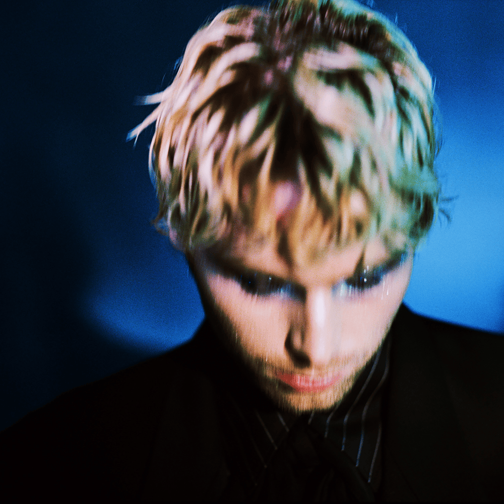 Luke Hemmings – Close My Eyes 3